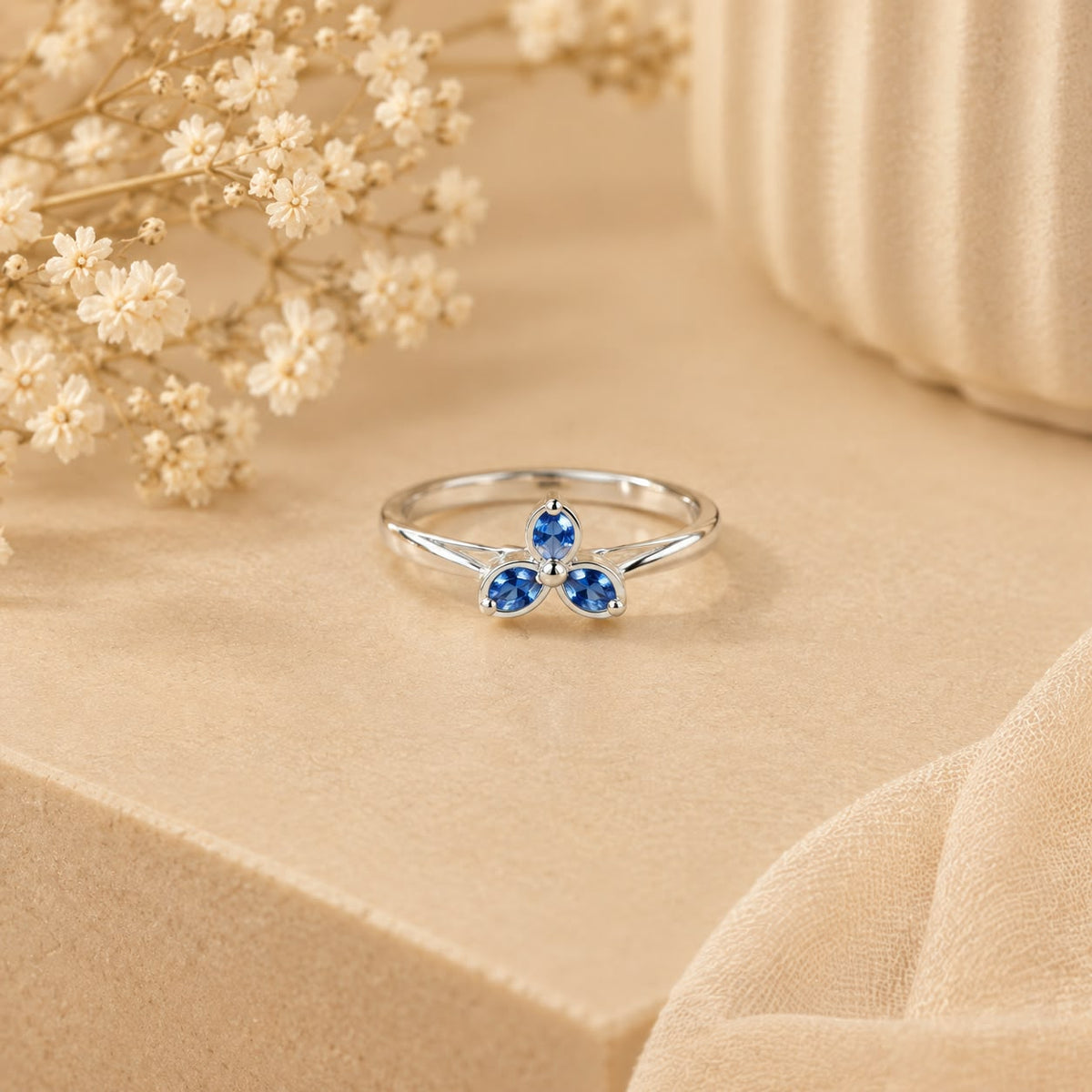 LIGHTWEIGHT SILVER RING