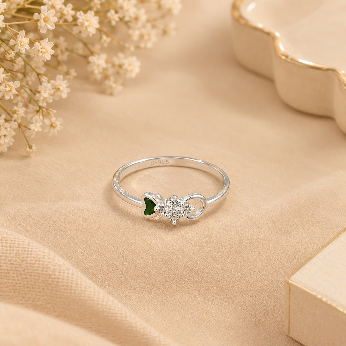 LIGHTWEIGHT SILVER RING