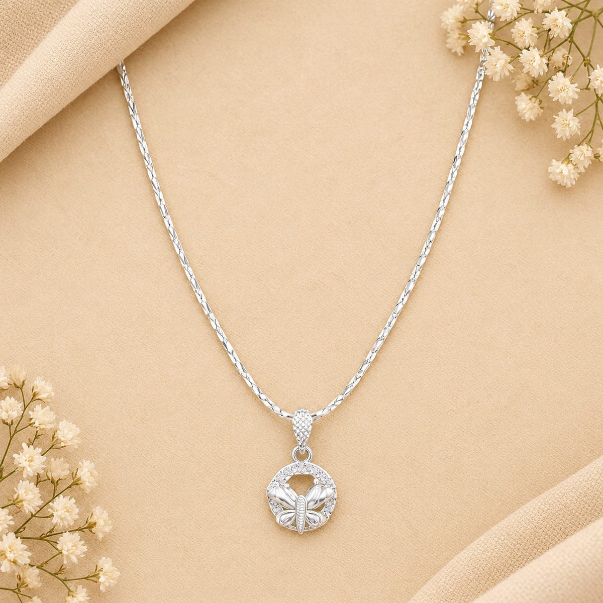 SILVER CHAIN PENDANT