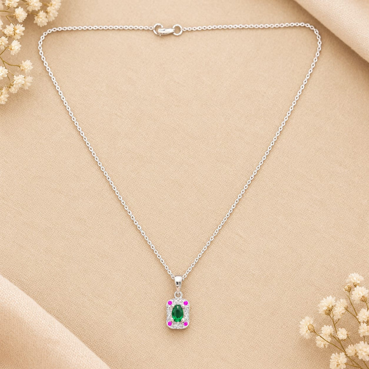 SILVER CHAIN PENDANT