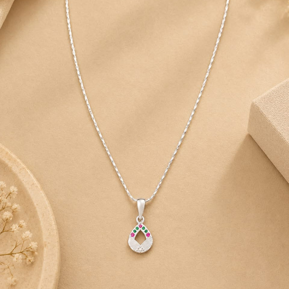 SILVER CHAIN PENDANT