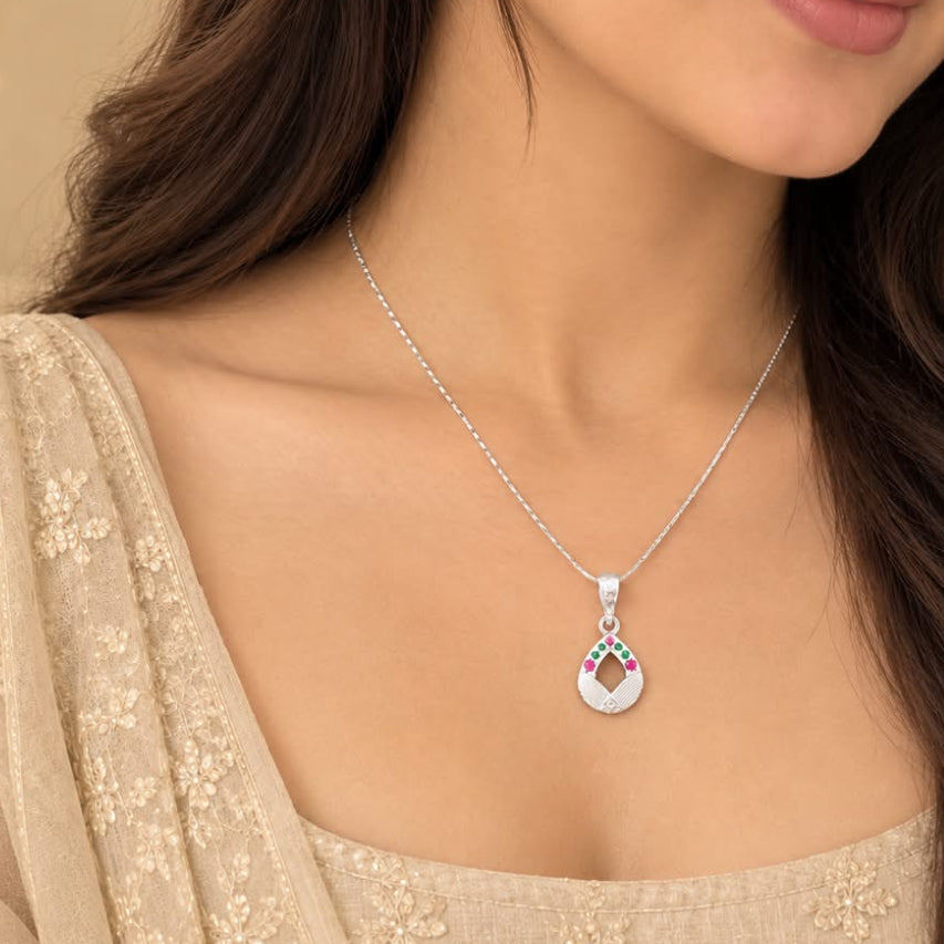 SILVER CHAIN PENDANT