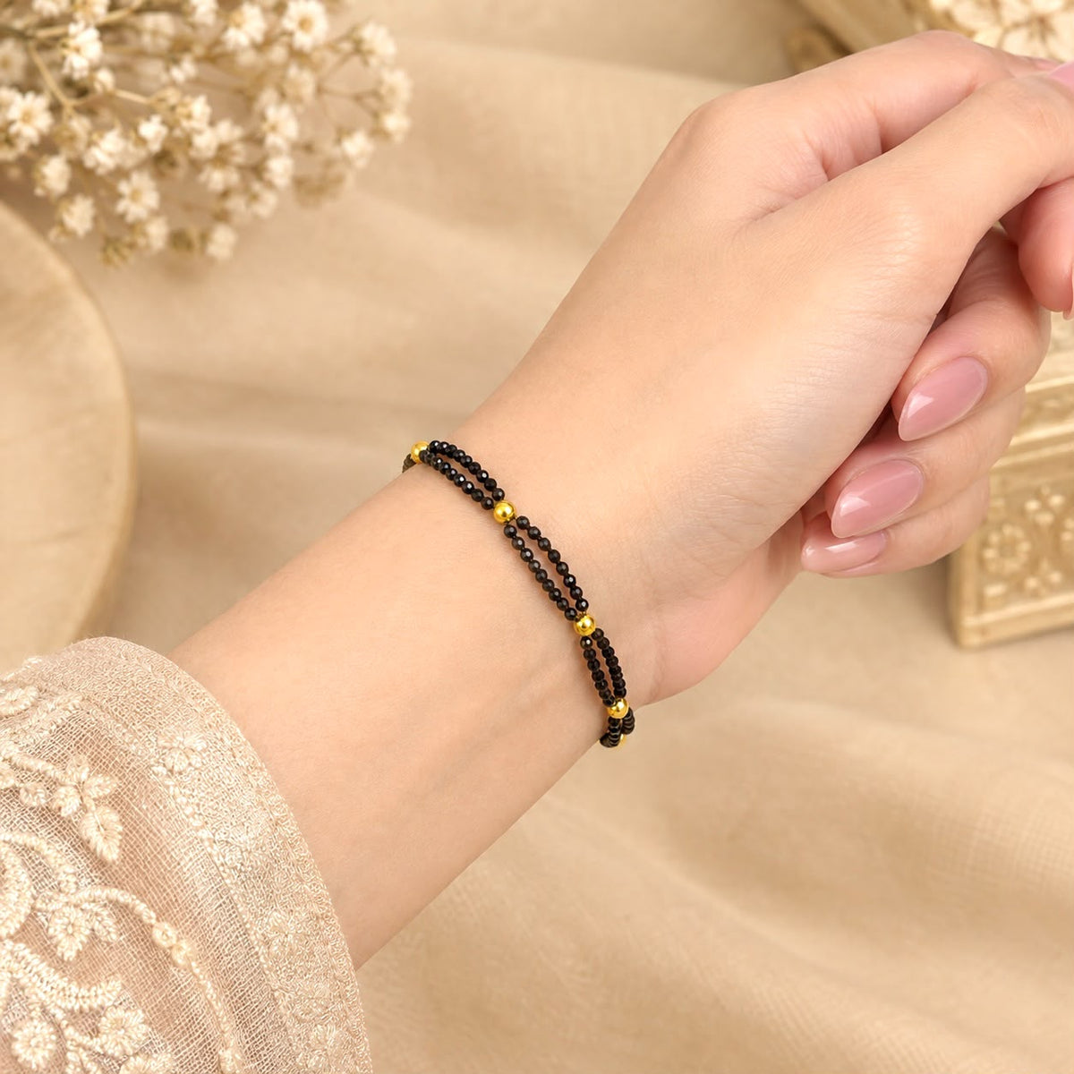 LIGHTWEIGHT GOLD BRACELET