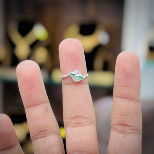 Silver Leaf Design Minimal Ring with Green Accent | Women’s Silver Ring