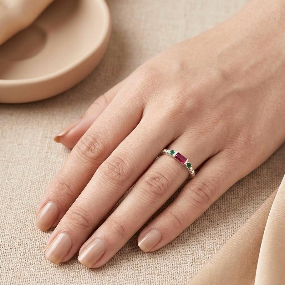 LIGHTWEIGHT SILVER RING