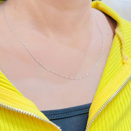 Silver Elegant Lightweight Chain for Women – Minimalistic Daily Wear Chain