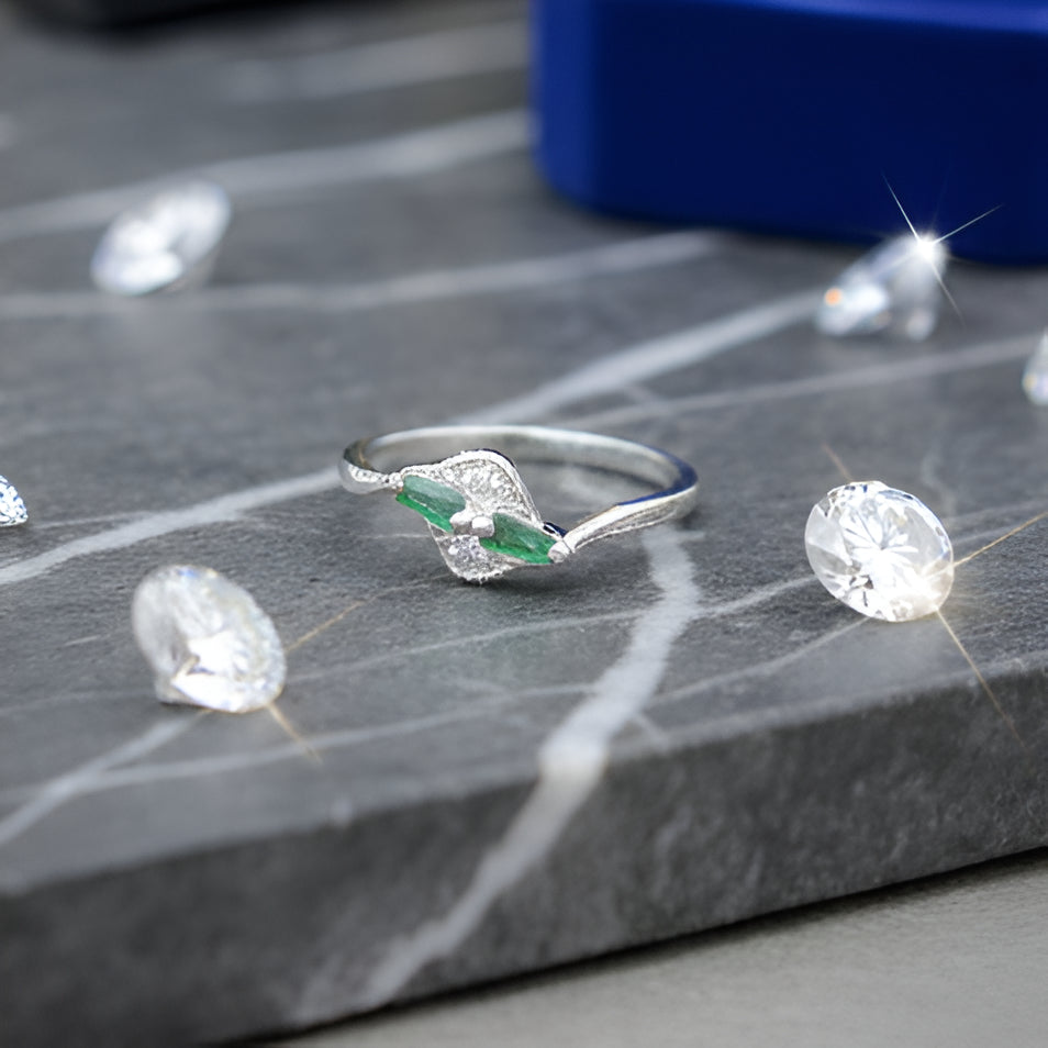 Silver Leaf Design Minimal Ring with Green Accent | Women’s Silver Ring