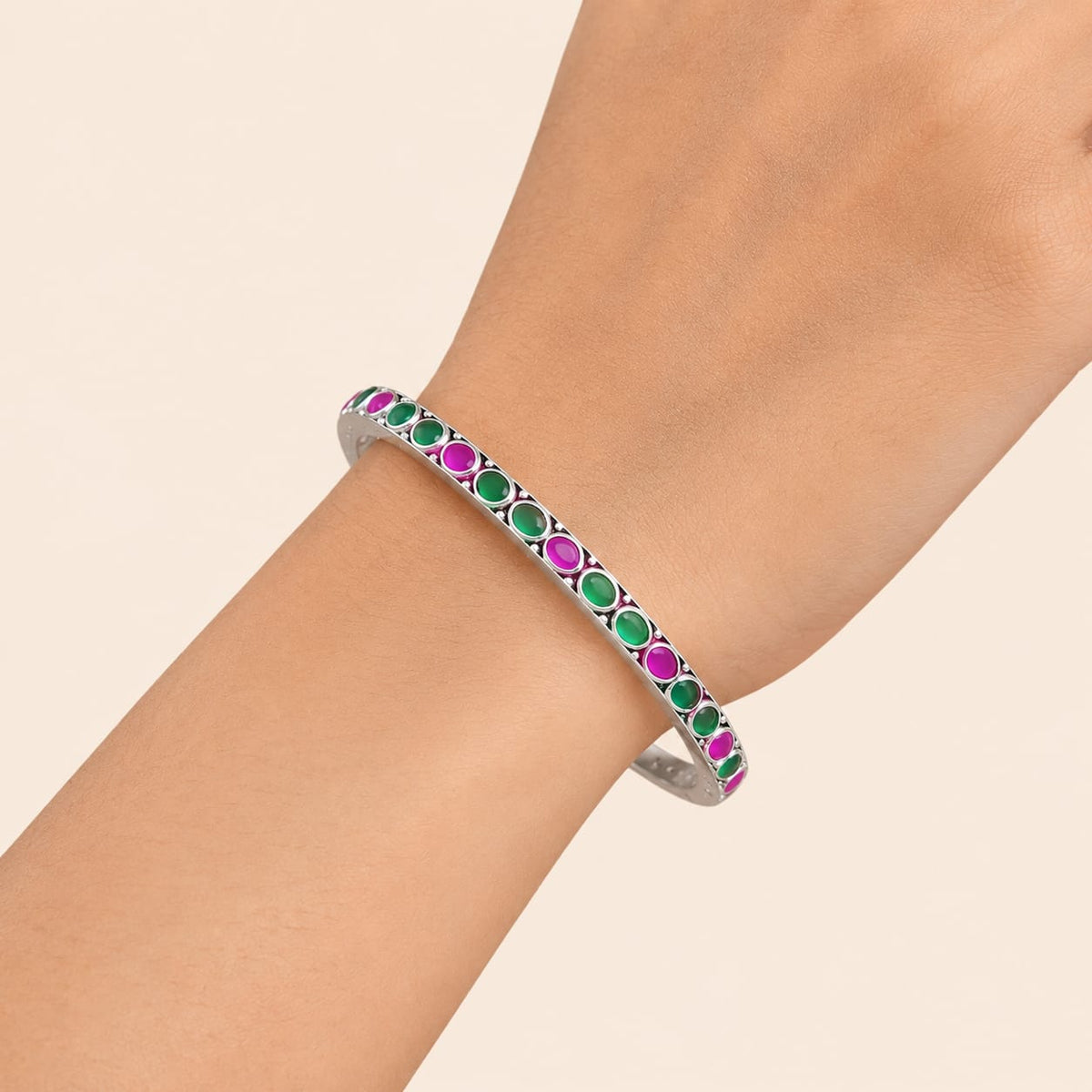 CUT STONE SILVER BANGLE